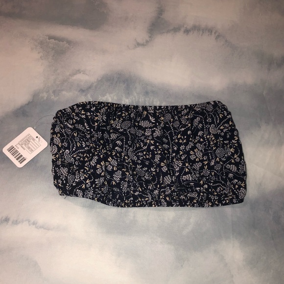 ⚡️3 FOR $20 UO Navy/Floral Top - Picture 5 of 7
